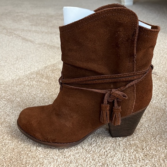 Mia Suede booties - Picture 1 of 15